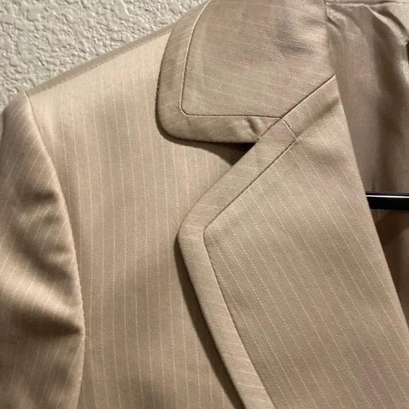 Ann Taylor suit. - Picture 3 of 9